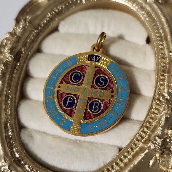 Vintage Catholic Religious Saint St Benedict Medal Token Charm Pendant Italy - Picture 2 of 3